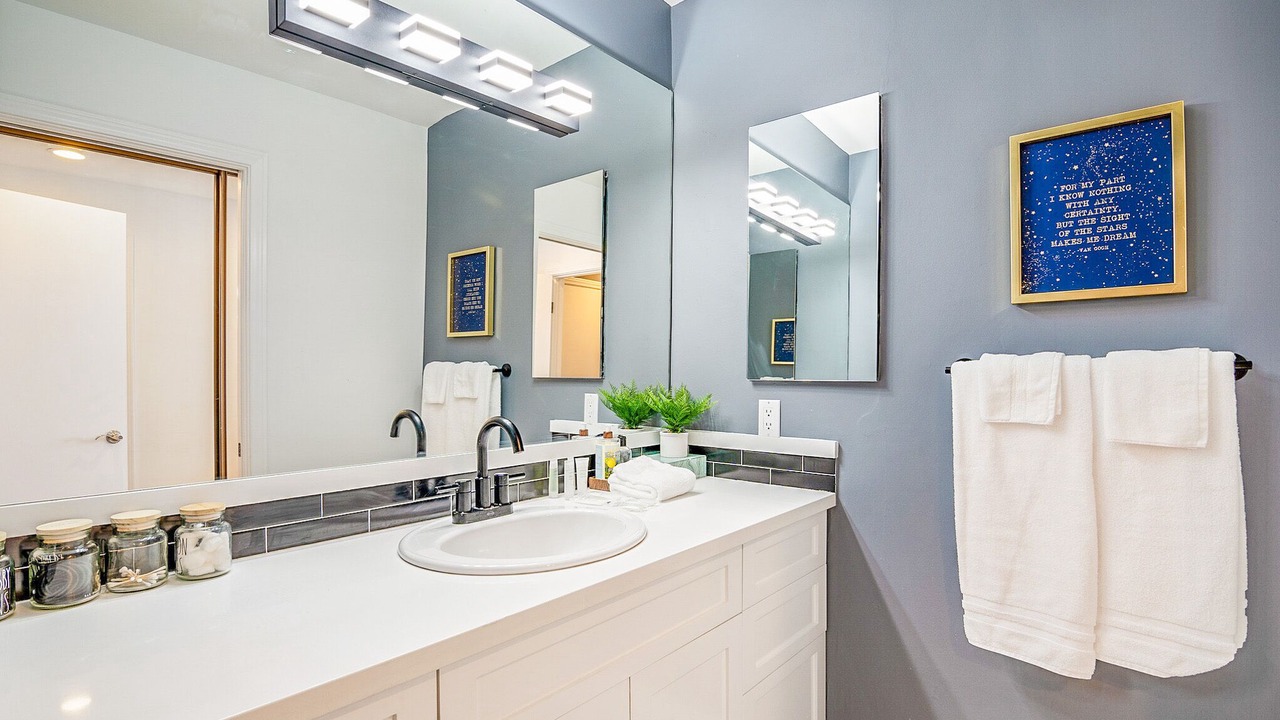 Photo of Bathroom in Eastern Malibu
