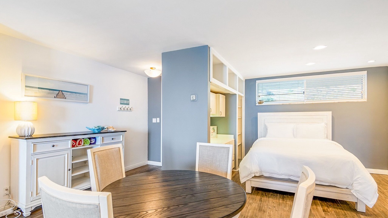 Photo of Bedroom in Eastern Malibu