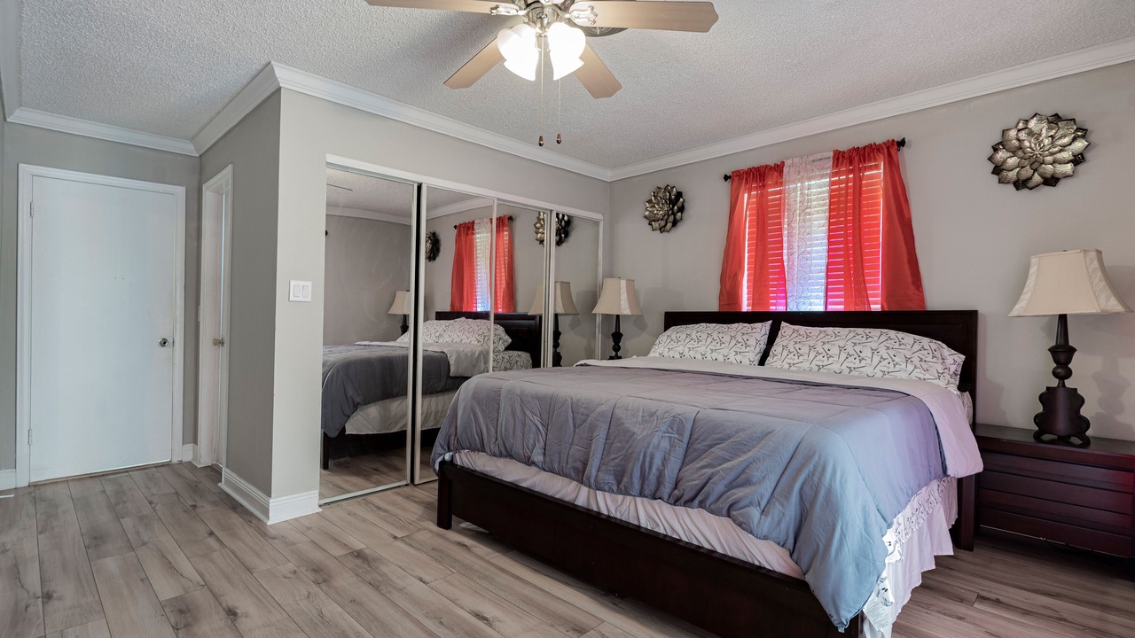 Photo of Bedroom in Lauderhill