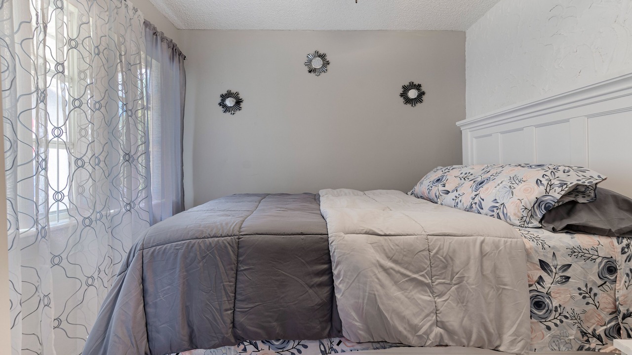 Photo of Bedroom in Lauderhill