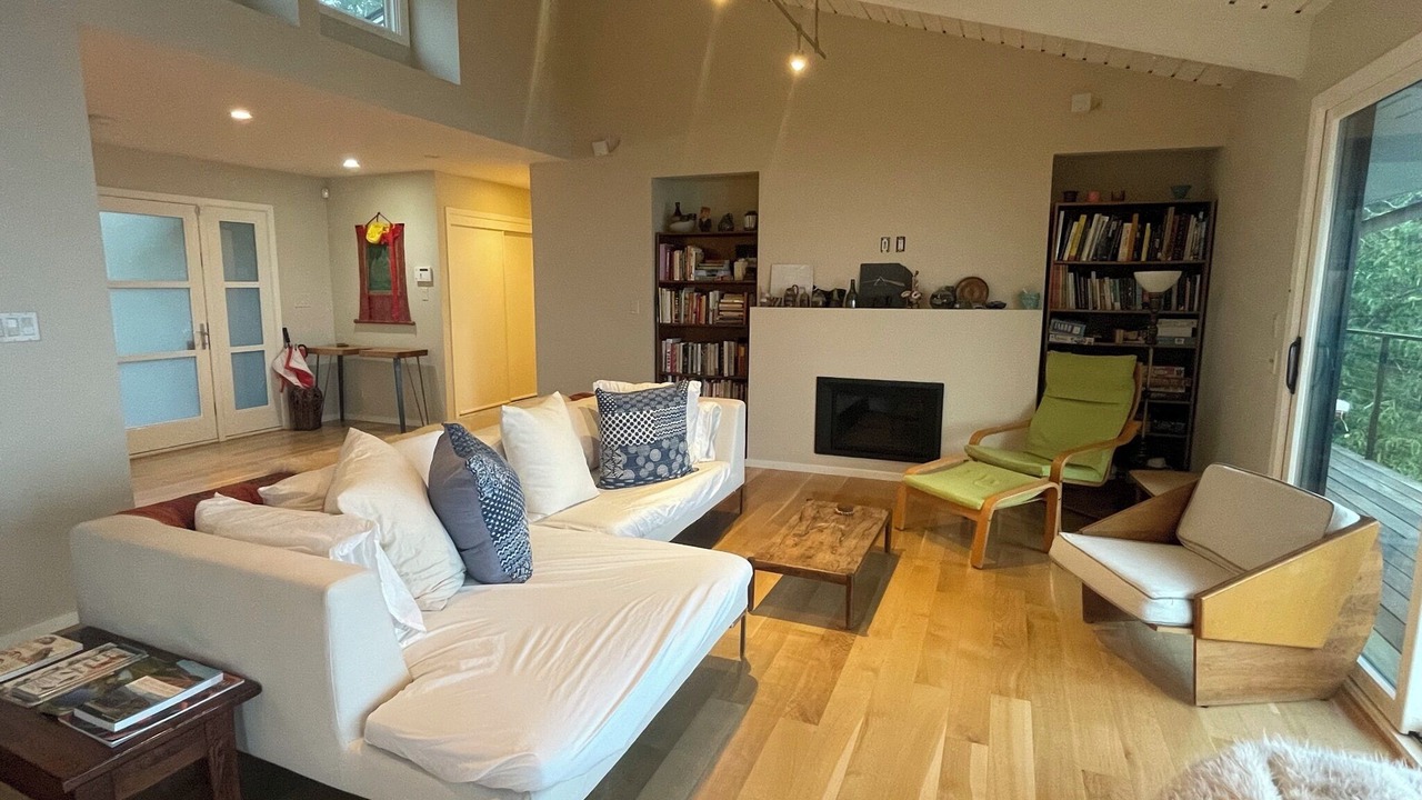 Photo of Livingroom in Berkeley Hills