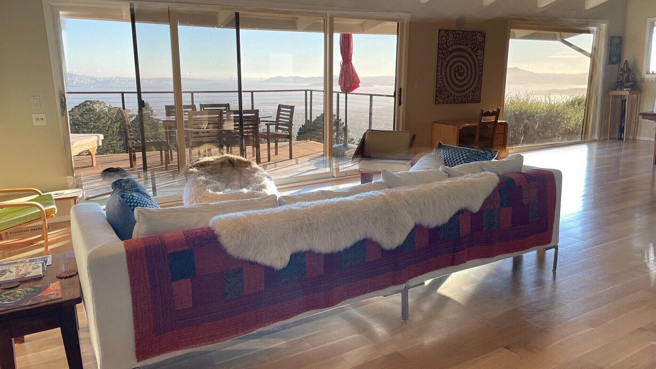 Photo of Livingroom in Berkeley Hills