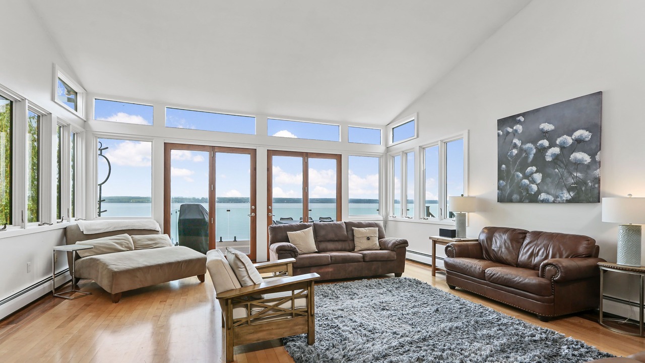 Photo of Livingroom in Romulus