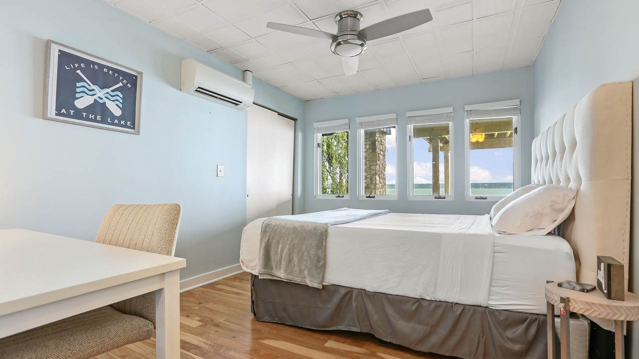 Photo of Bedroom in Romulus