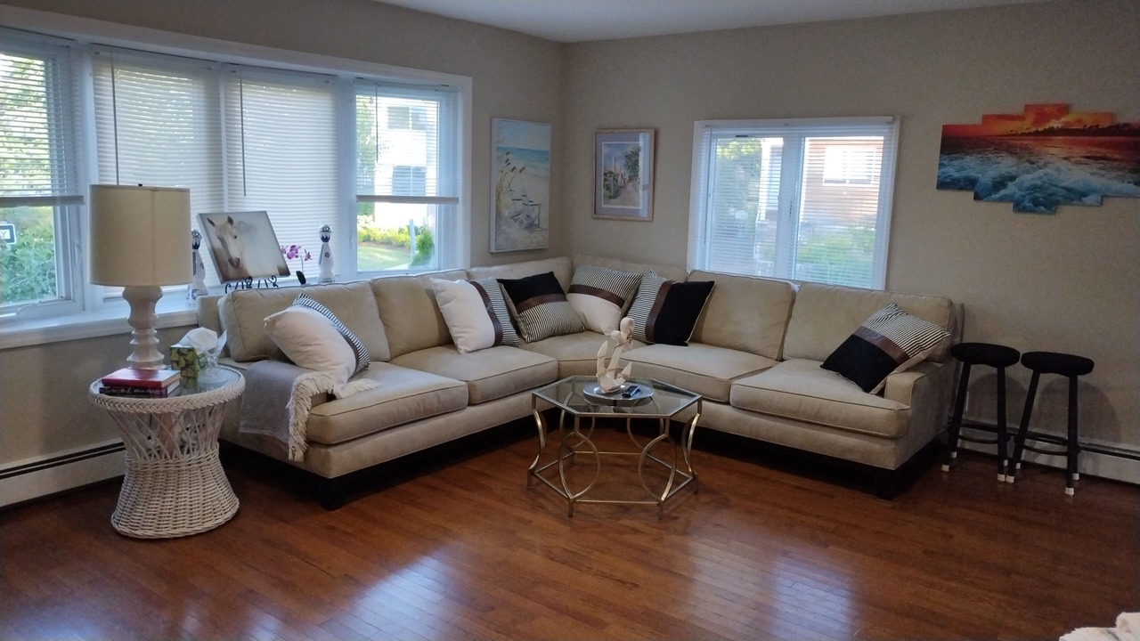 Photo of Livingroom in Cove - East Side - Shippan