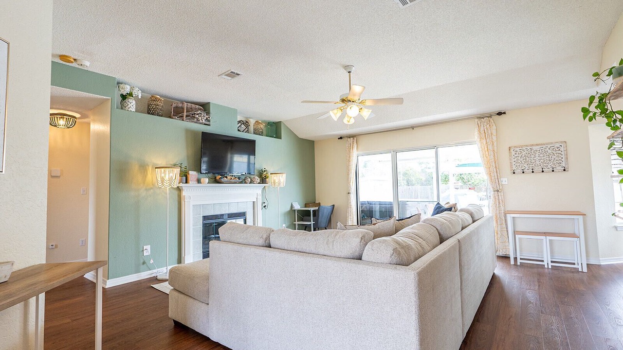 Photo of Livingroom in Pensacola