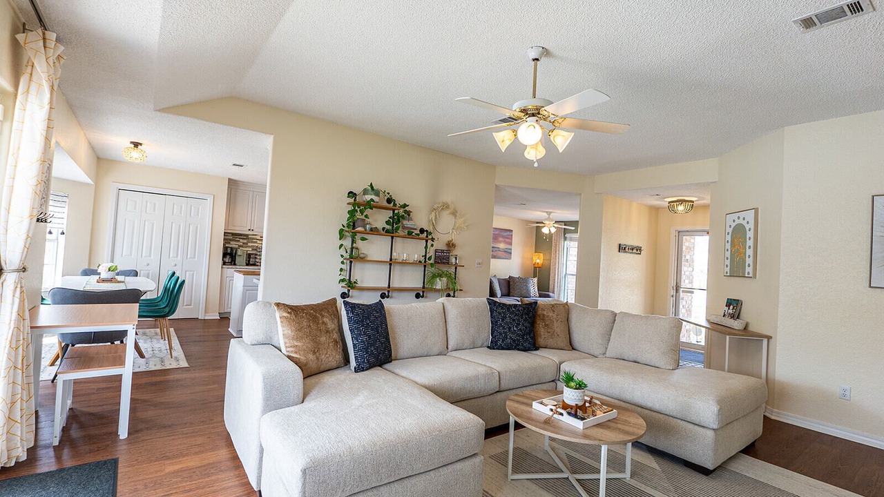 Photo of Livingroom in Pensacola