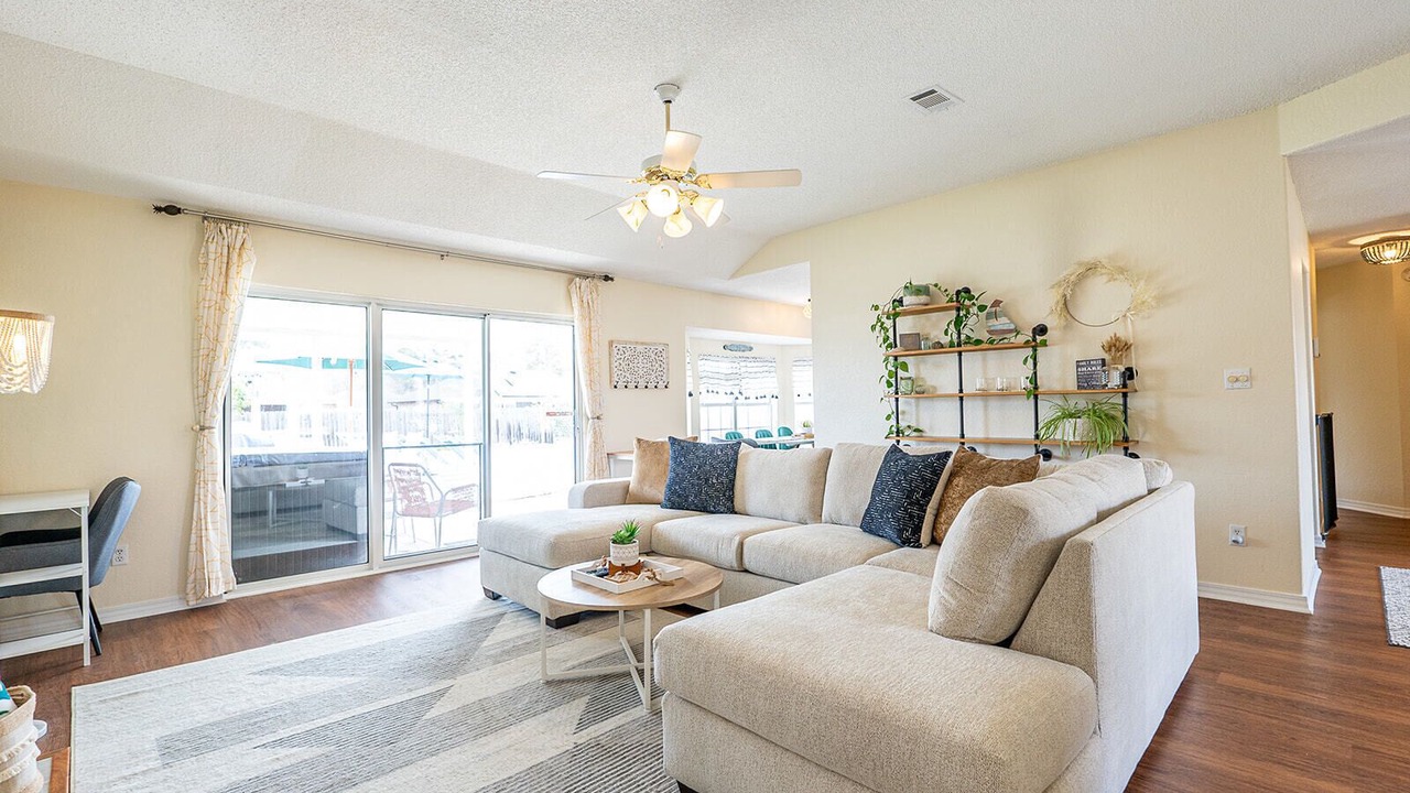 Photo of Livingroom in Pensacola