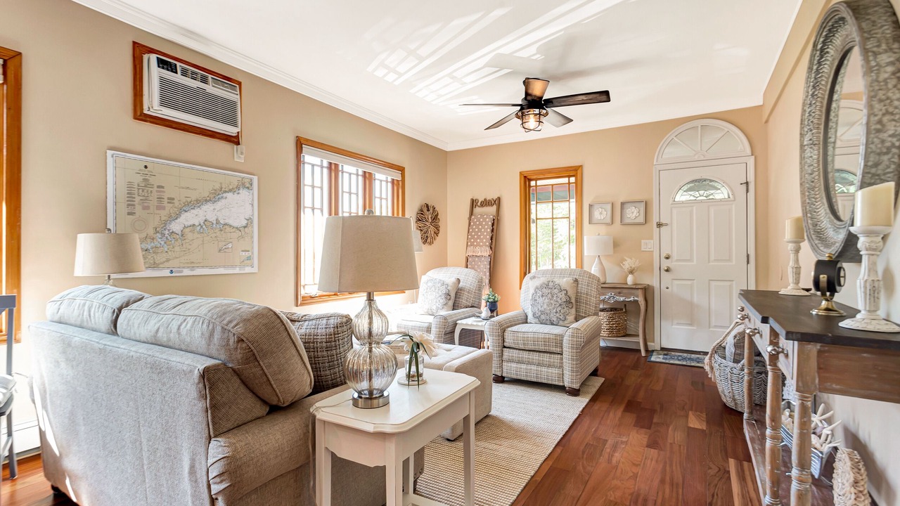 Photo of Livingroom in Cold Spring Harbor