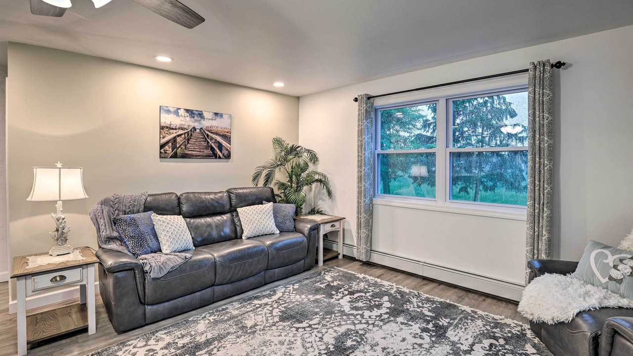 Photo of Livingroom in Seneca Falls