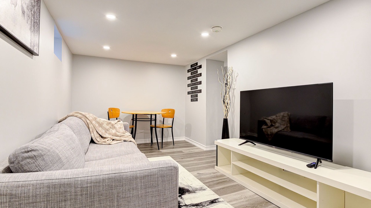 Photo of Livingroom in Mount Hope Huron Park