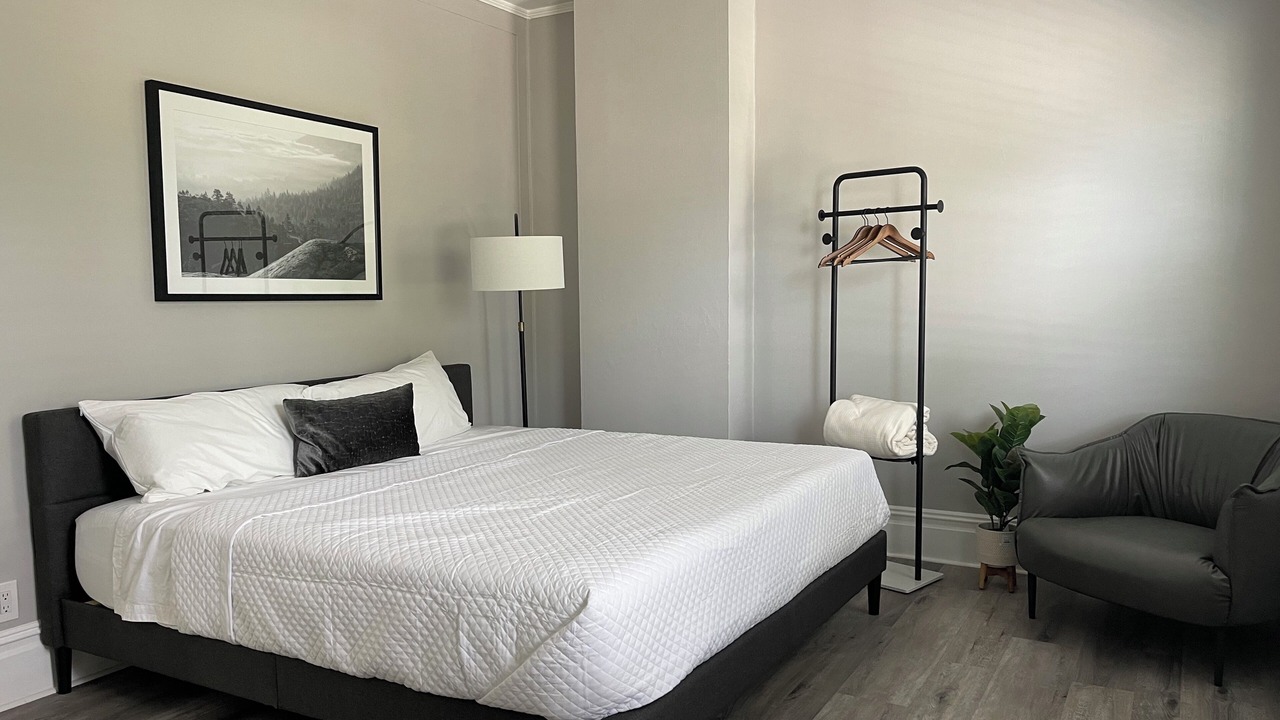 Photo of Bedroom in Downtown Niagara Falls