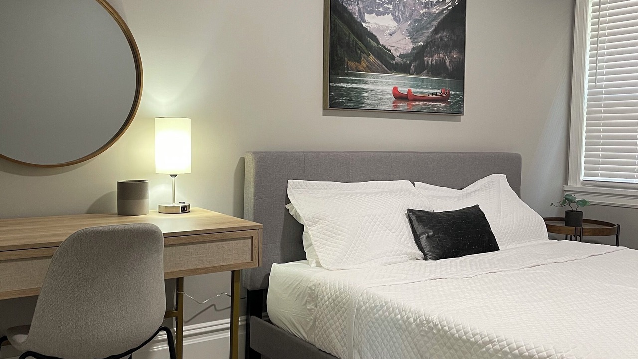 Photo of Bedroom in Downtown Niagara Falls