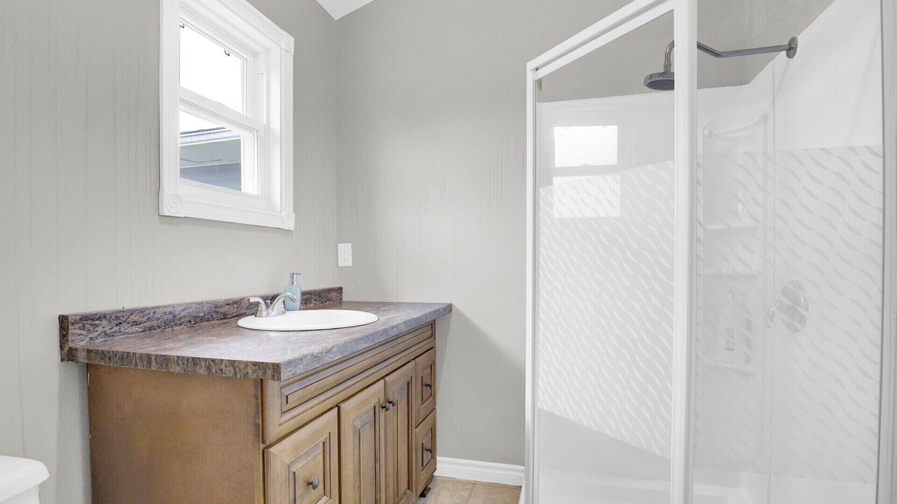 Photo of Bathroom in Amaranth