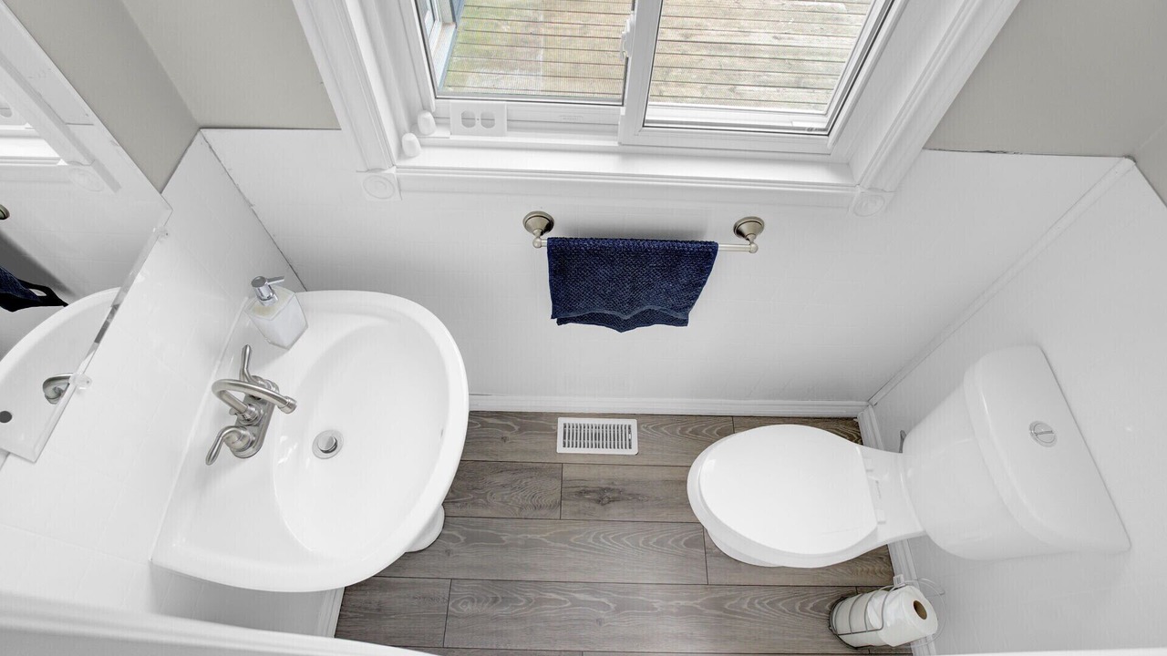 Photo of Bathroom in Amaranth