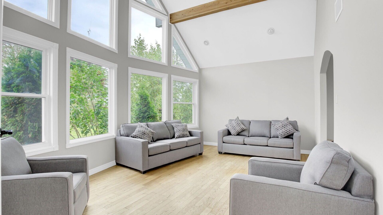 Photo of Livingroom in Amaranth