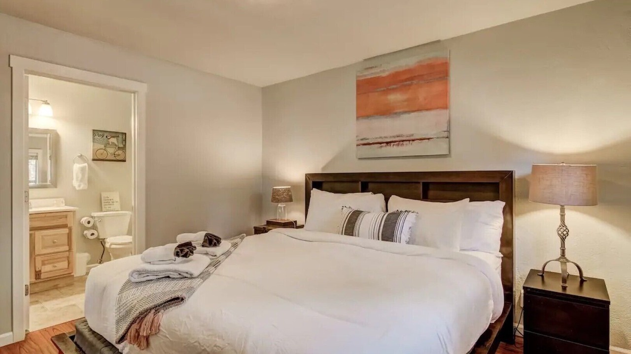 Photo of Bedroom in Al Tahoe