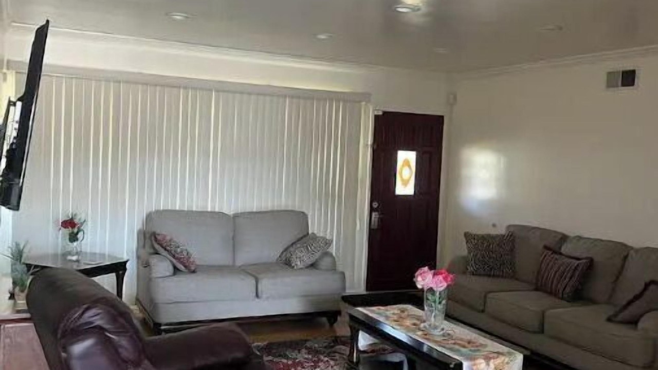 Photo of Livingroom in North Hills West