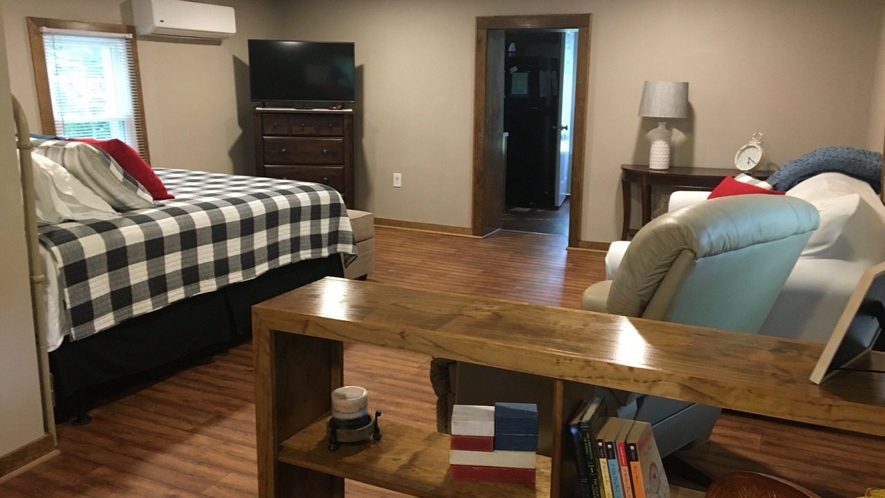 Photo of Bedroom in King