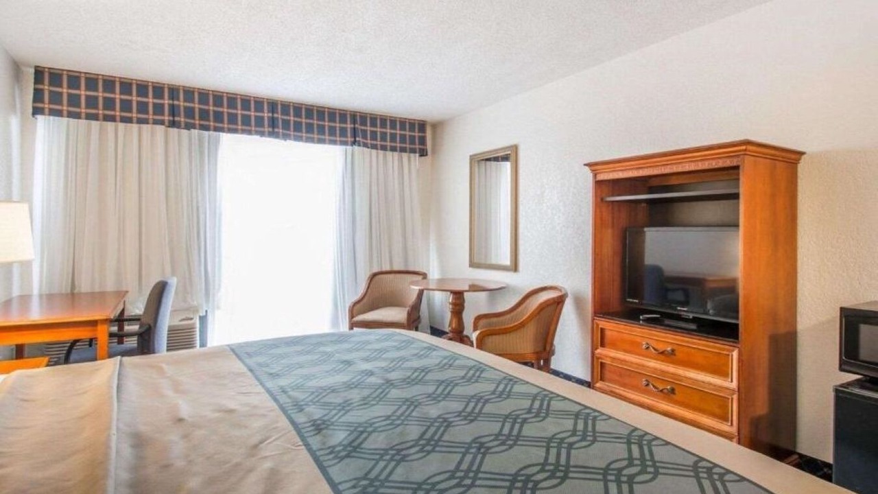 Photo of Bedroom in Golden Glades