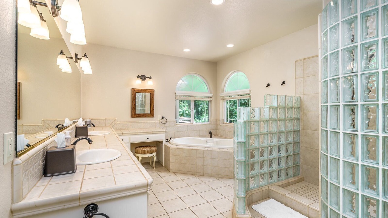 Photo of Bathroom in Glencoe