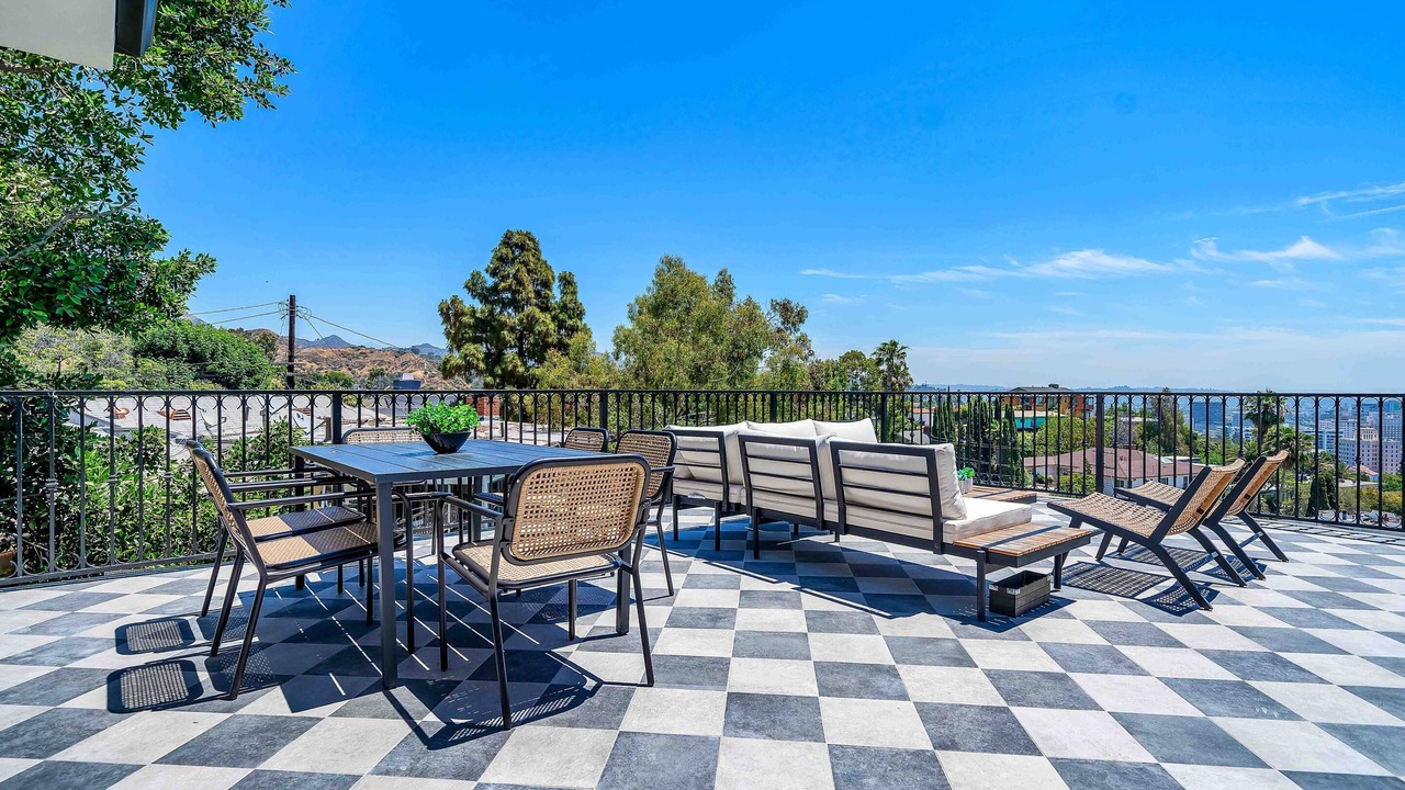 Photo of Outdoor in Hollywood Heights