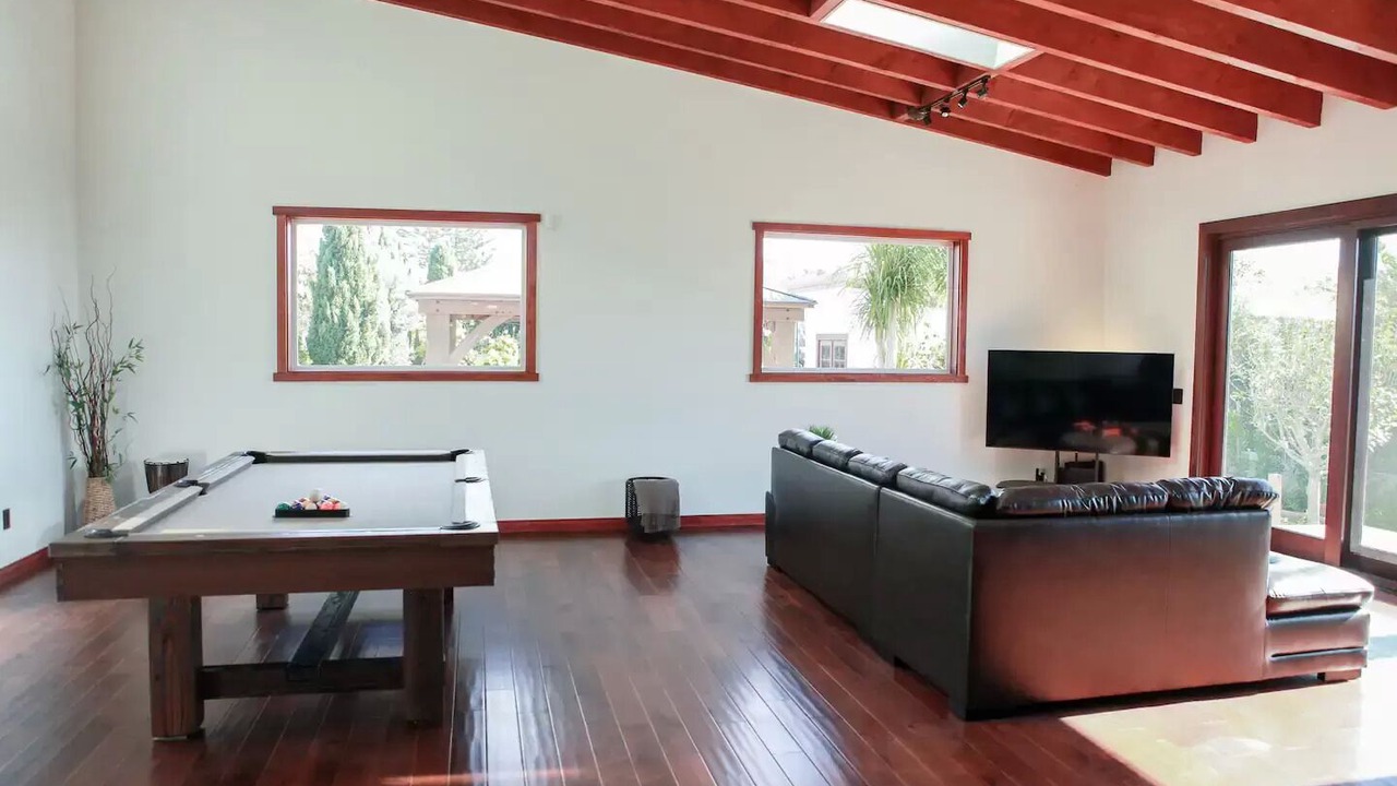 Photo of Livingroom in Western Malibu