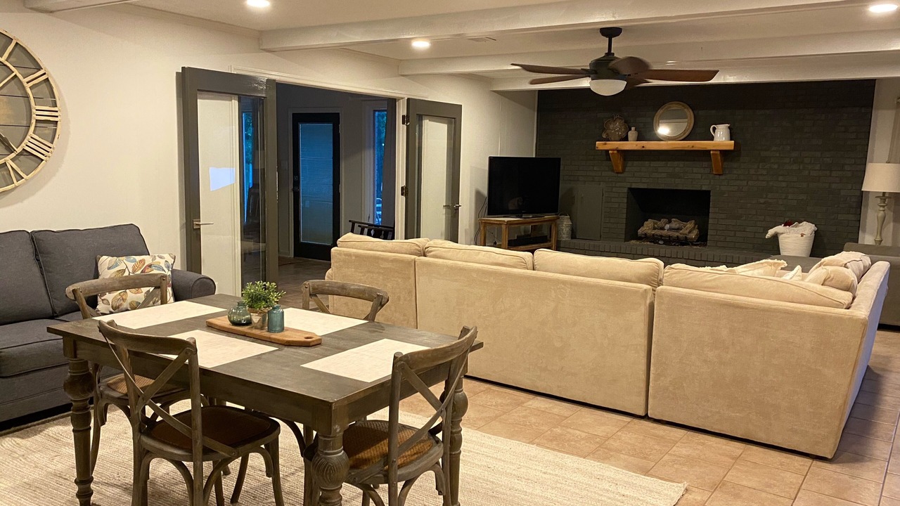 Photo of Livingroom in Deatsville