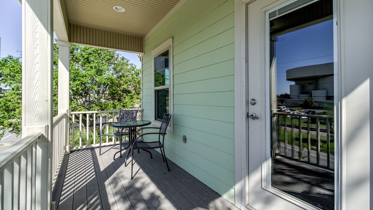 Photo of Patio Balcony in Old East Hill