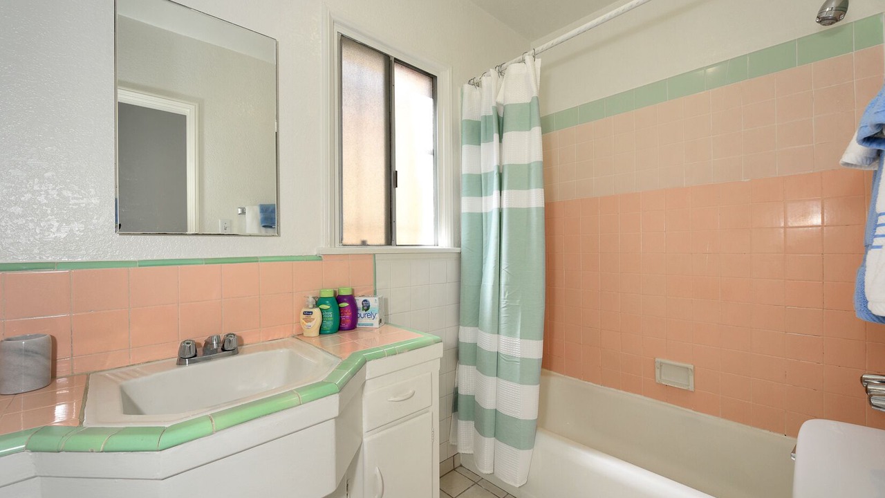 Photo of Bathroom in Mar Vista