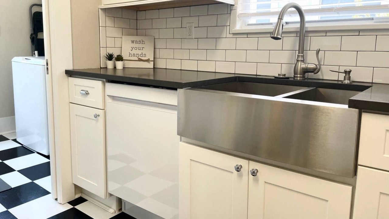 Photo of Kitchen in New Suburb Beautiful