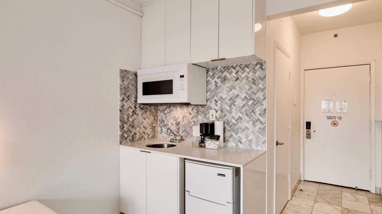 Photo of Kitchen in Flamingo/Lummus