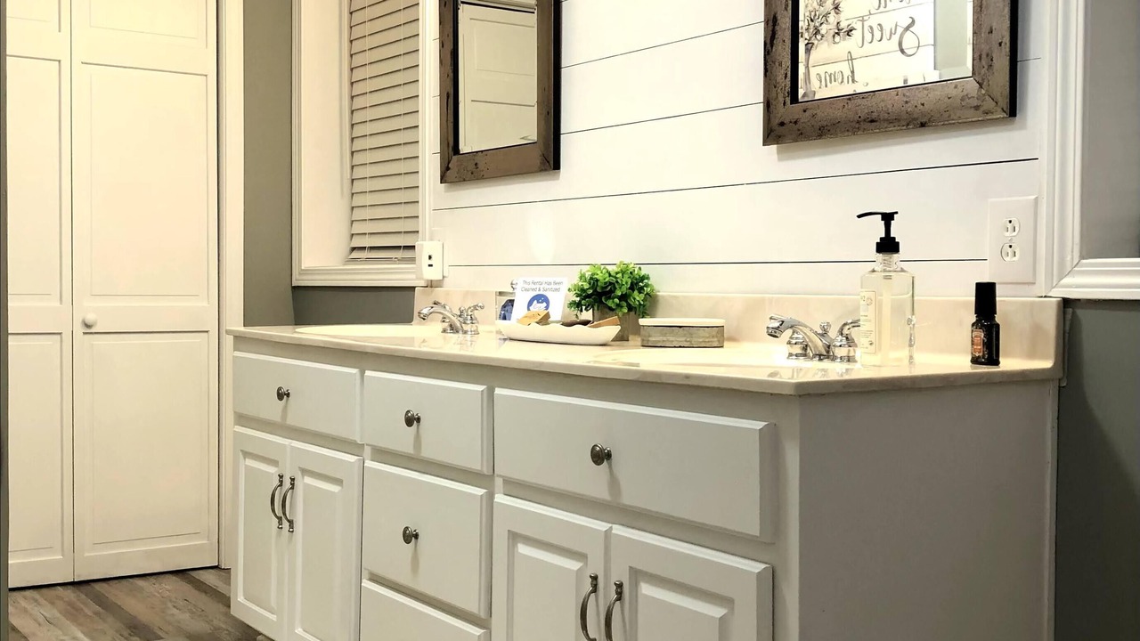 Photo of Bathroom in Groveoak