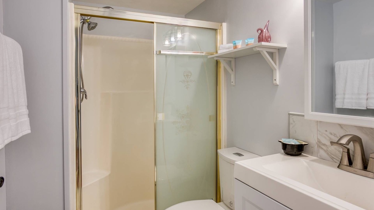 Photo of Bathroom in Surfcrest Village