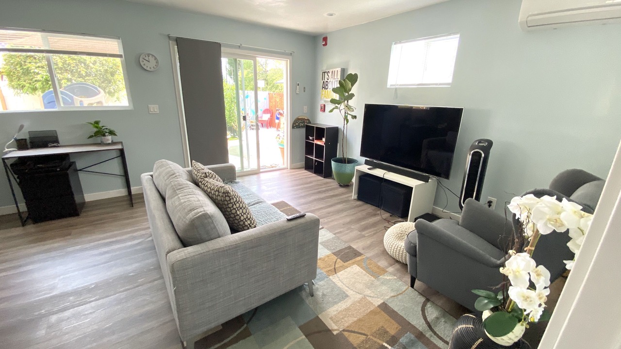Photo of Livingroom in Encino