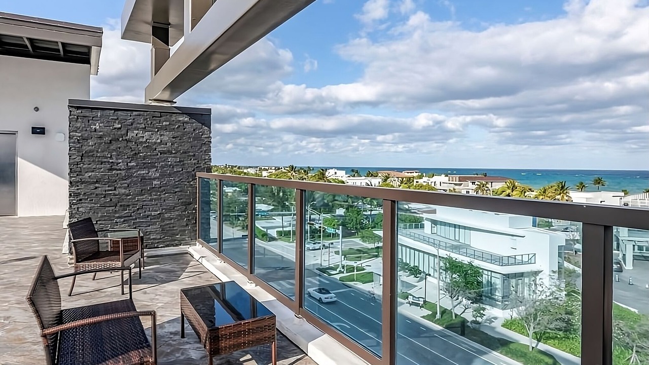 Photo of Patio Balcony in Lauderdale Beach