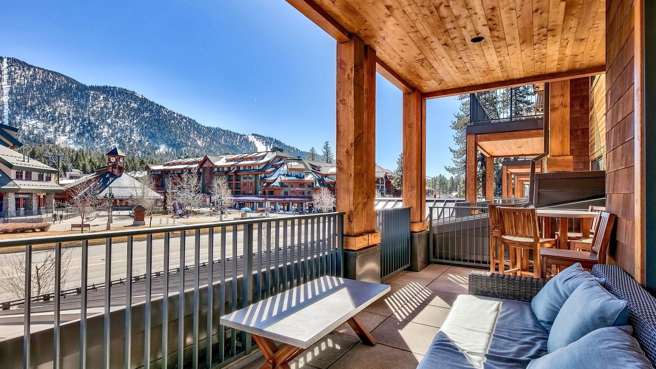 Photo of Patio Balcony in Lakeside Park