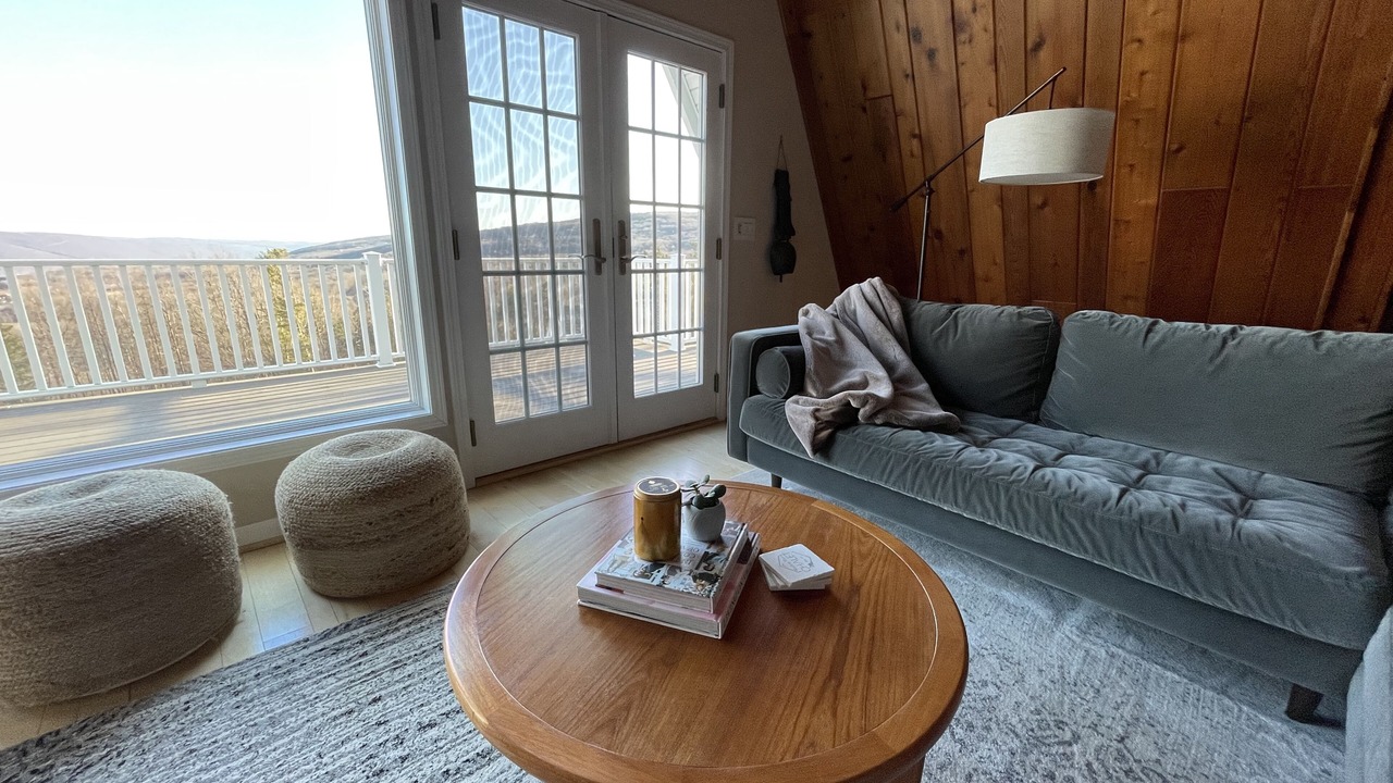 Photo of Livingroom in Bristol Hills