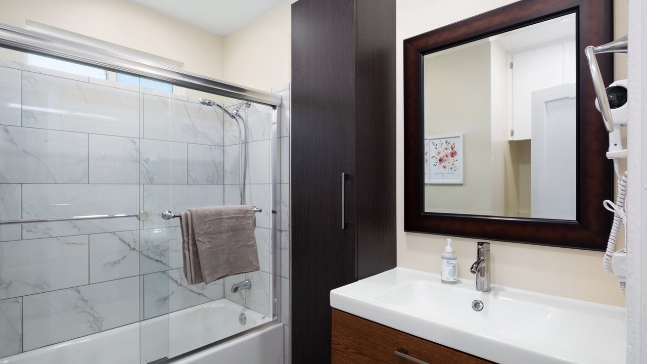 Photo of Bathroom in Raisin