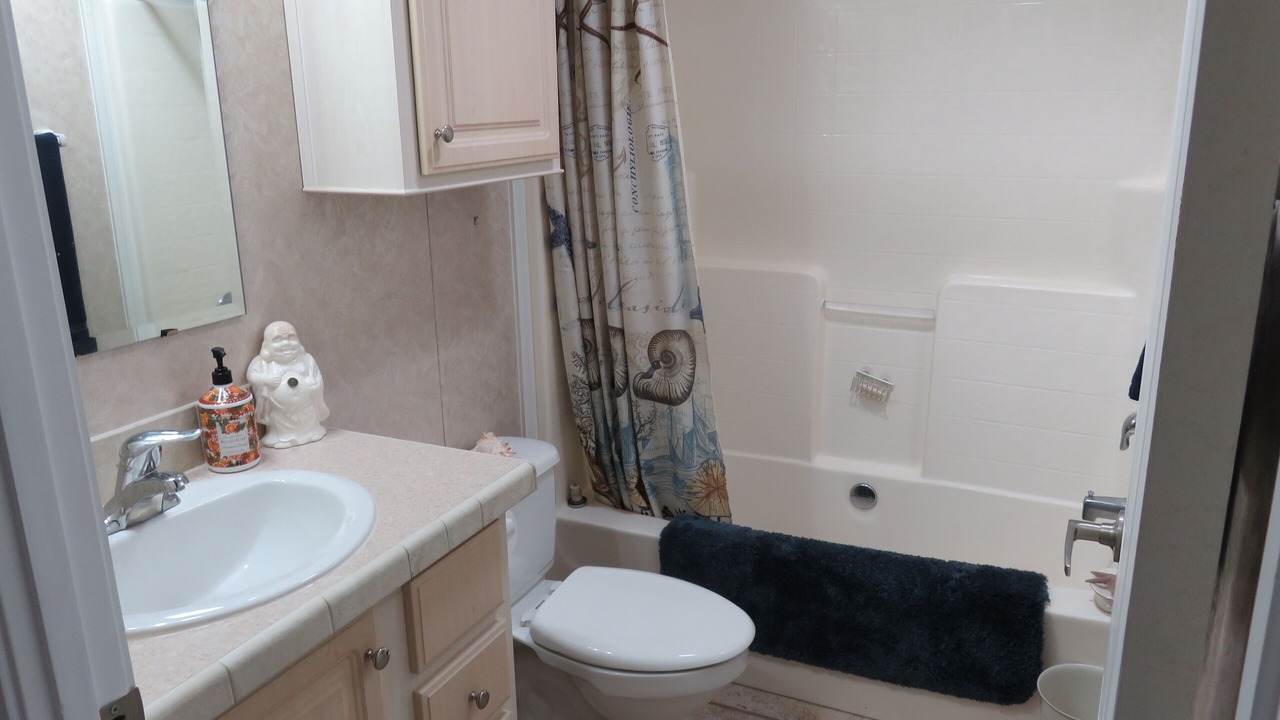 Photo of Bathroom in Pembroke Park