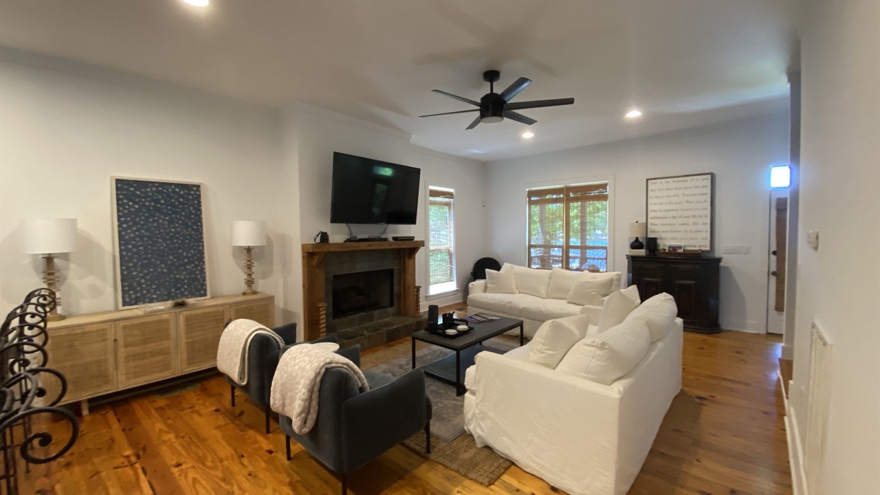 Photo of Livingroom in Little Kowaliga