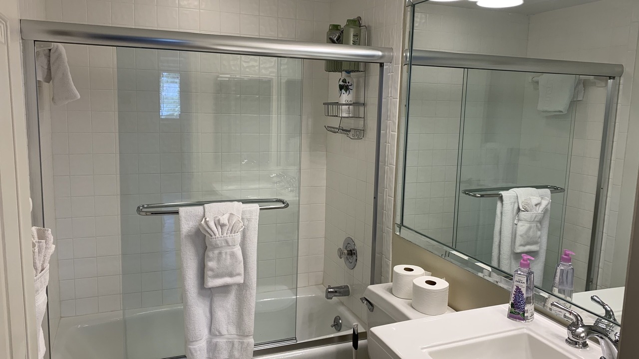Photo of Bathroom in Park Shore