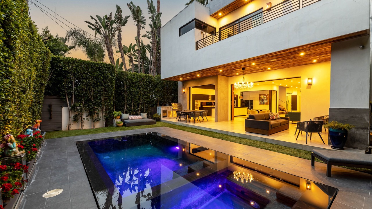 Photo of Outdoor in Hollywood