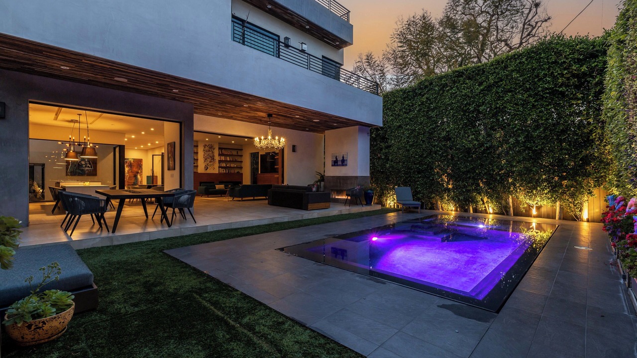 Photo of Outdoor in Hollywood