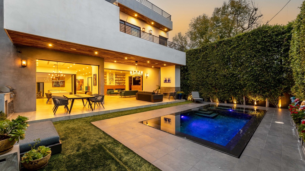 Photo of Outdoor in Hollywood