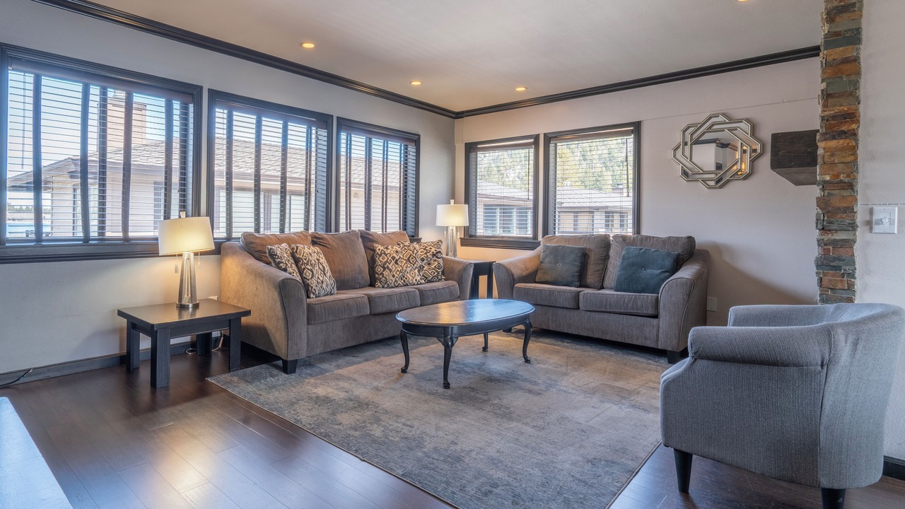 Photo of Livingroom in June Lake