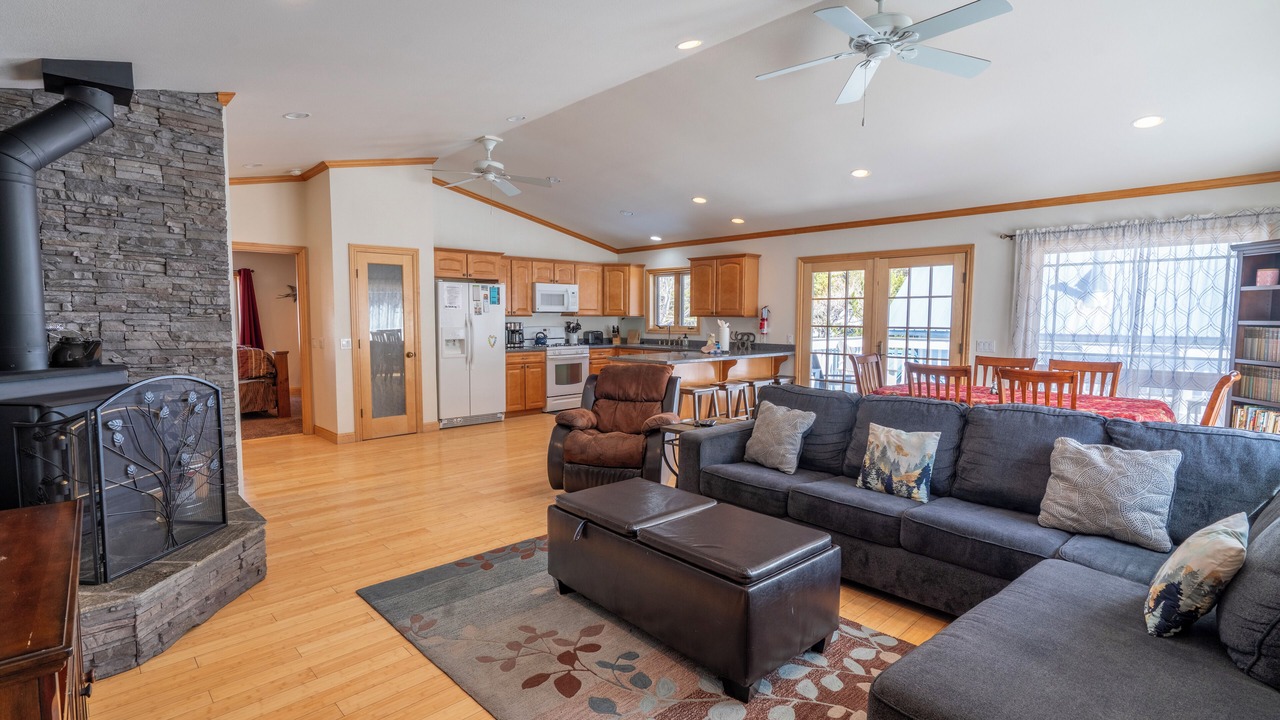 Photo of Livingroom in June Lake