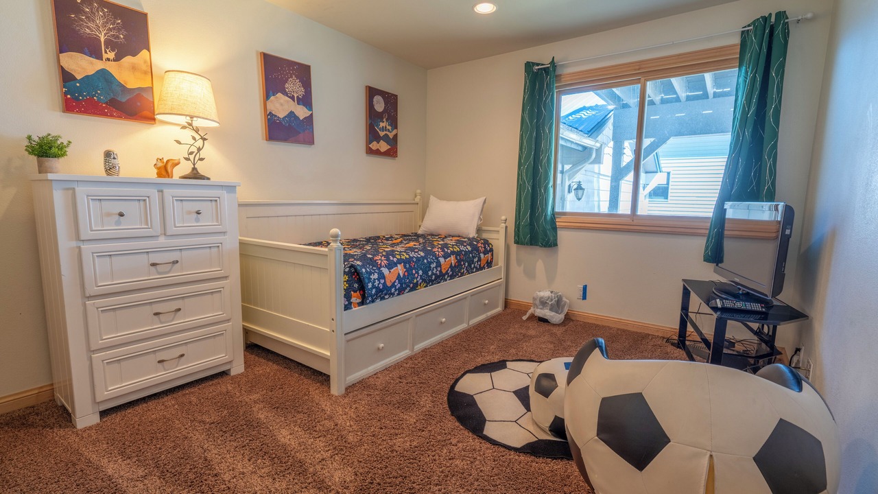 Photo of Bedroom in June Lake