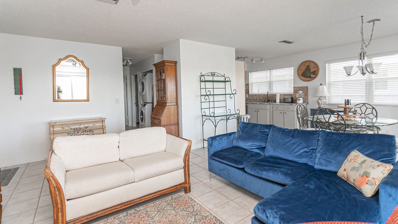 Photo of Livingroom in Surfcrest Village