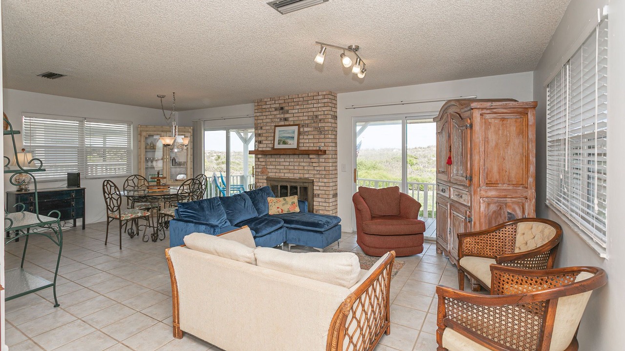 Photo of Livingroom in Surfcrest Village